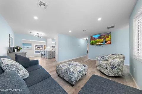 Living - 13 Bayview Dr, Waretown, NJ 08758 photo 2 of 3