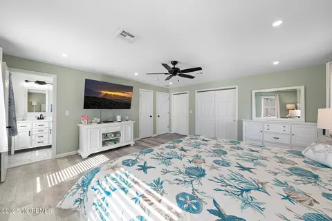 Bedroom - 13 Bayview Dr, Waretown, NJ 08758 photo 2 of 8