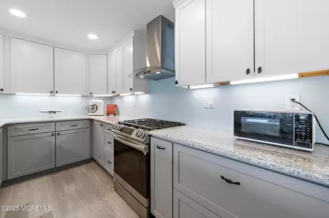Kitchen - 13 Bayview Dr, Waretown, NJ 08758 photo 5 of 9