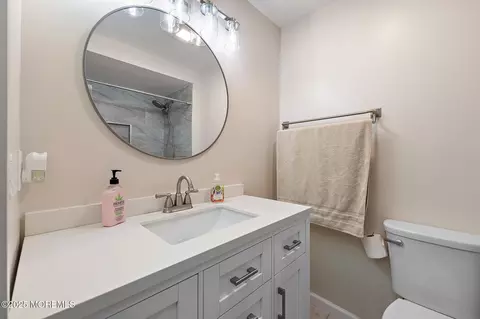 Bath - 13 Bayview Dr, Waretown, NJ 08758 photo 2 of 3