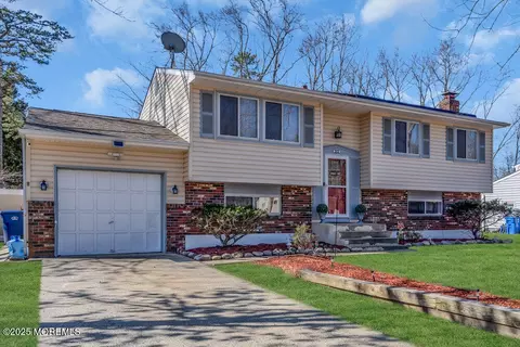 212 Montana Trl, Browns Mills, NJ 08015