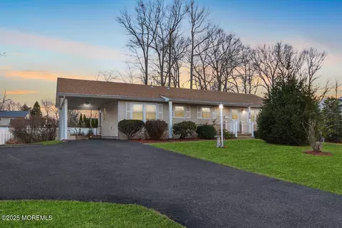 52 Tarrytown Rd, Manalapan, NJ 07726