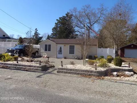 6 Spruce St, Waretown, NJ 08758 photo 2