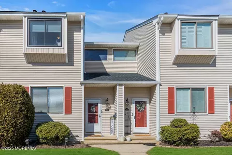 263 Clubhouse Dr, Middletown, NJ 07748