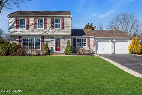 1040 Evelyn Dr, Toms River, NJ 08753