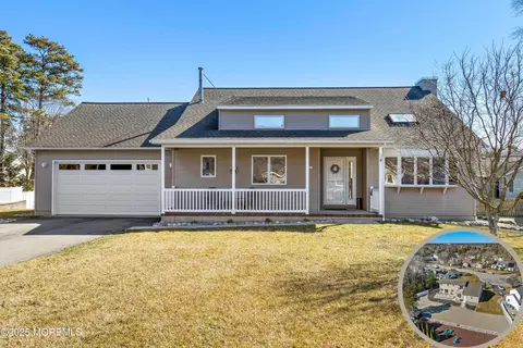 38 Twin Ct, Manahawkin, NJ 08050