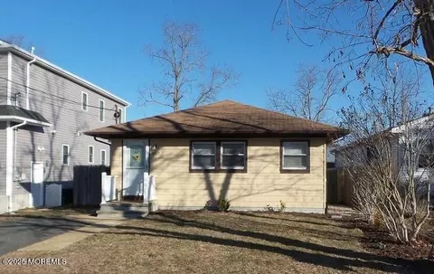 3009 Hiawatha Ave, Point Pleasant, NJ 08742