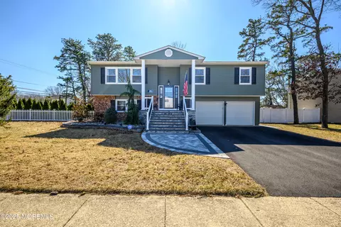 88 Pine Needle St, Howell, NJ 07731