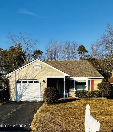 10 Deer Run Ln, Brick, NJ 08724