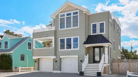 24 E 50th St, Beach Haven, NJ 08008