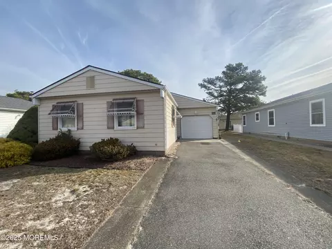 143 Davenport Rd, Toms River, NJ 08757