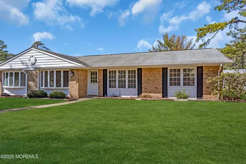 23 Gramercy Ln # D, Manchester, NJ 08759