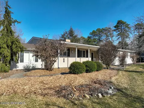 817 Buccaneer Ln, Manahawkin, NJ 08050