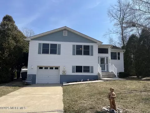 117 Commodore Rd, Stafford, NJ 08050