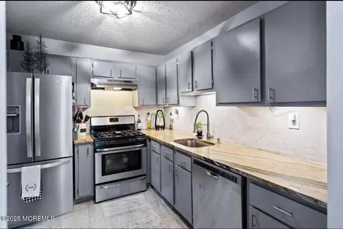 Kitchen - 609 Sequoia Ct, Jackson, NJ 08527 photo 1 of 2