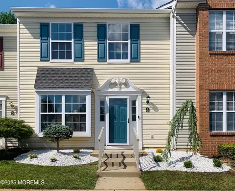 33 Oliver Ct #9, Freehold, NJ 07728