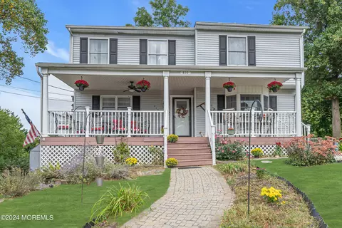 810 Lorraine Dr, Keyport, NJ 07735