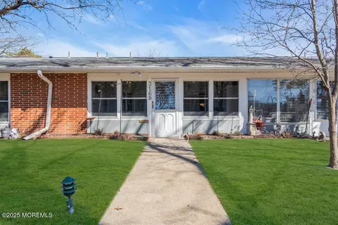 316 Coventry Ct #D, Lakewood, NJ 08701