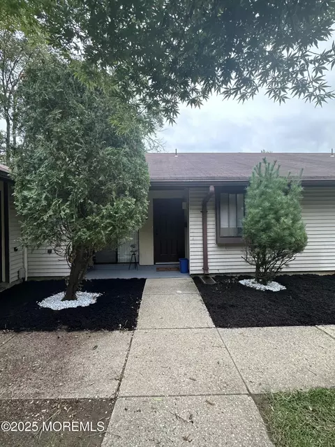 57 Amberly Dr #C, Manalapan, NJ 07726