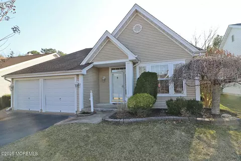 23 Lakeland Dr, Barnegat, NJ 08005