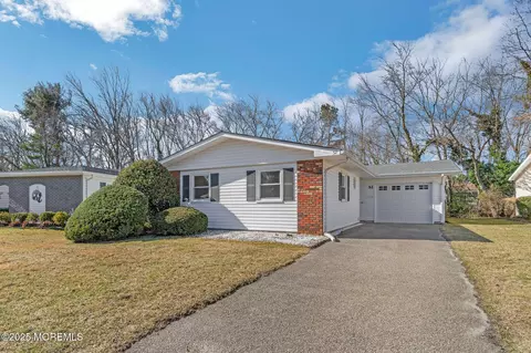 52 Baser Ln, Brick, NJ 08724