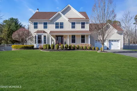 26 Goldfinch Rd, Jackson, NJ 08527