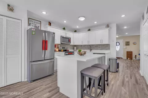 162 Parkway Dr # B, Freehold, NJ 07728