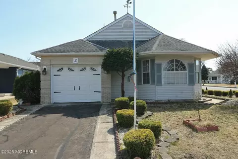 2 Wycombe Ct, Toms River, NJ 08757
