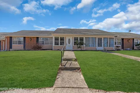537 Dartmoor Ct #C, Lakewood, NJ 08701