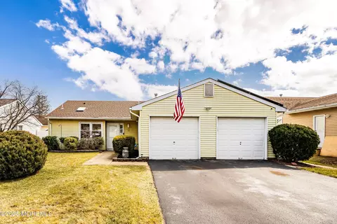 11 Long Rd, Freehold, NJ 07728