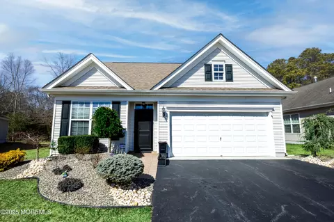 67 Chesterfield Dr, Jackson, NJ 08527