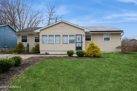 316 Lake Champlain Dr, Little Egg Harbor, NJ 08087