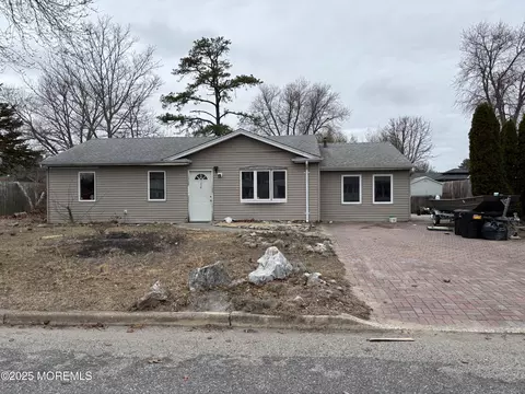305 4th St, Waretown, NJ 08758