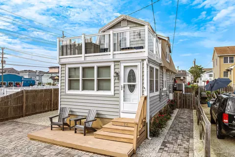 101 E 30th St, Ship Bottom, NJ 08008