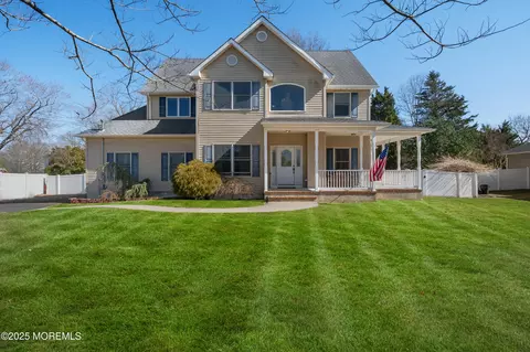 687 Lake Barnegat Dr, Lanoka Harbor, NJ 08734
