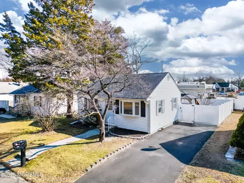 133 Division St, Toms River, NJ 08753