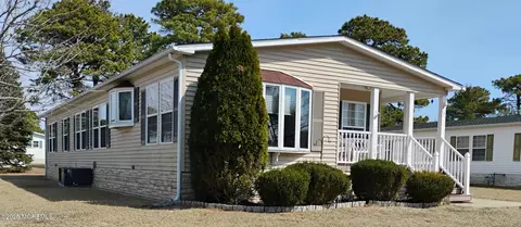 712 Evergreen Ct, Whiting, NJ 08759