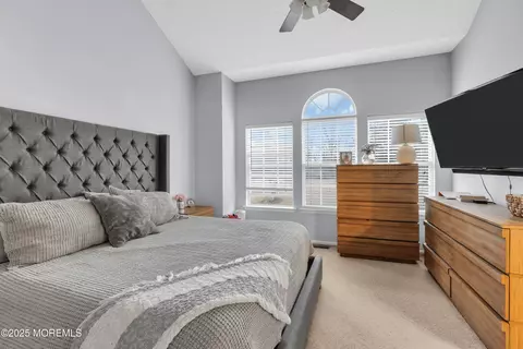 25 Madison Ct, Tinton Falls, NJ 07712
