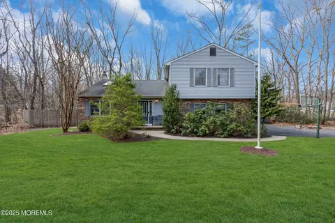 11 Oakwood Dr, New Egypt, NJ 08533