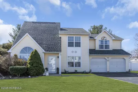 1 Silverbrooke Cir, Howell, NJ 07731