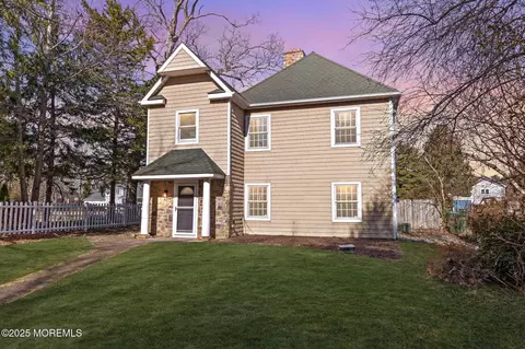 13 Shafto St, Farmingdale, NJ 07727