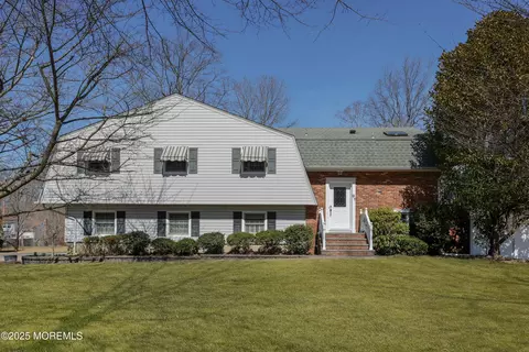 91 Heights Ter, Middletown, NJ 07748