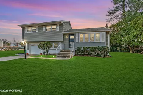 10 Rutgers Ter, Tinton Falls, NJ 07753