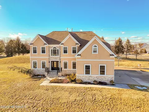 2 Kristen Ct, Somerset, NJ 08873