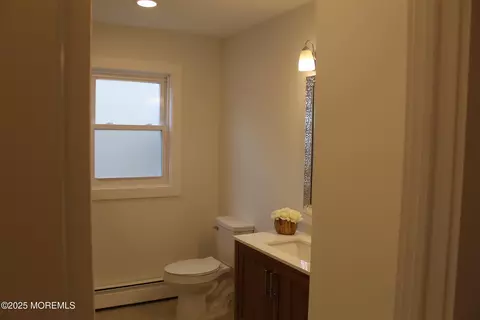 Bath - 8 Jericho Rd, Berkeley, NJ 08721 photo 4 of 5
