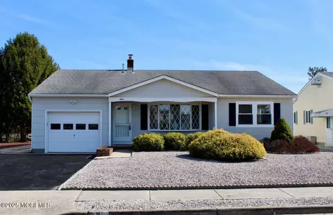 8 Jericho Rd, Berkeley, NJ 08721