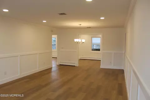 Living - 8 Jericho Rd, Berkeley, NJ 08721 photo 2 of 7