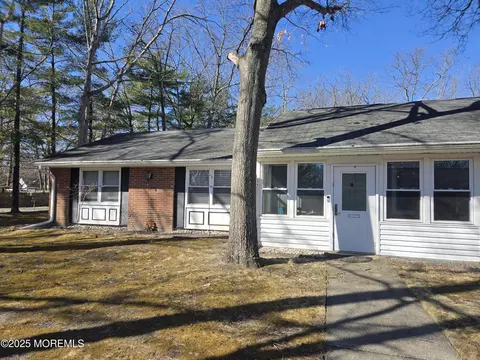 133 Farrington Ct #A, Lakewood, NJ 08701