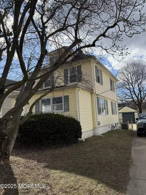 78 White Rd, Shrewsbury, NJ 07702