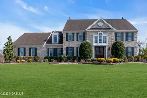 16 Gallant Fox Rd, Tinton Falls, NJ 07724